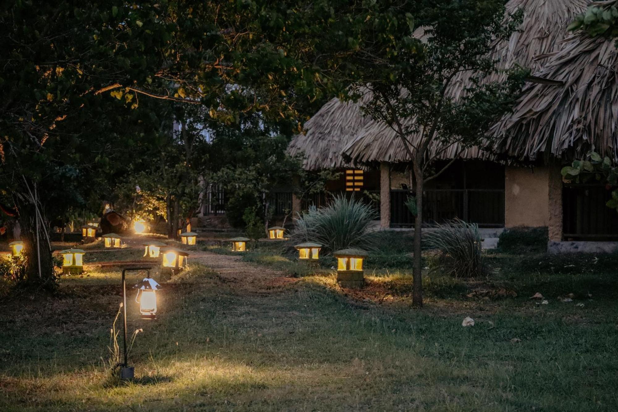 Saffron Lake Yala Tissamaharama Exterior photo